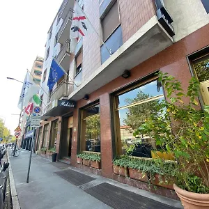 Mokinba Sant'ambroeus ميلان